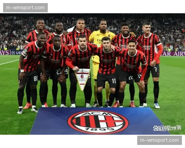 半场战报:AC米兰0-1落后,对手通过一次简单的边中配合在米兰肋部找到空当 半场战报:AC米兰0-1落后,对手通过一次简单的边中配合在米兰肋部找到空当