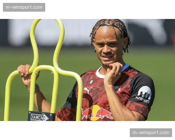 哈维-西蒙斯专访：在莱比锡的体系中，我如何寻找肋部空间的传球线路