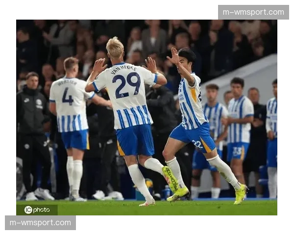 布莱顿赛前训练开放,三笘薰参与合练有望复出 布莱顿赛前训练开放,三笘薰参与合练有望复出